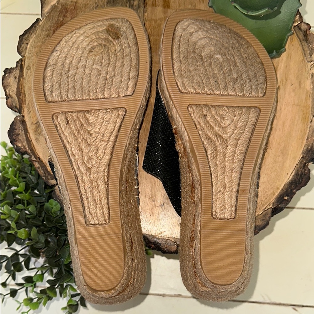 🆕 White Mountain Black and Tan Espadrille Slide Thong Sandals•Size 8 - Picture 6 of 16